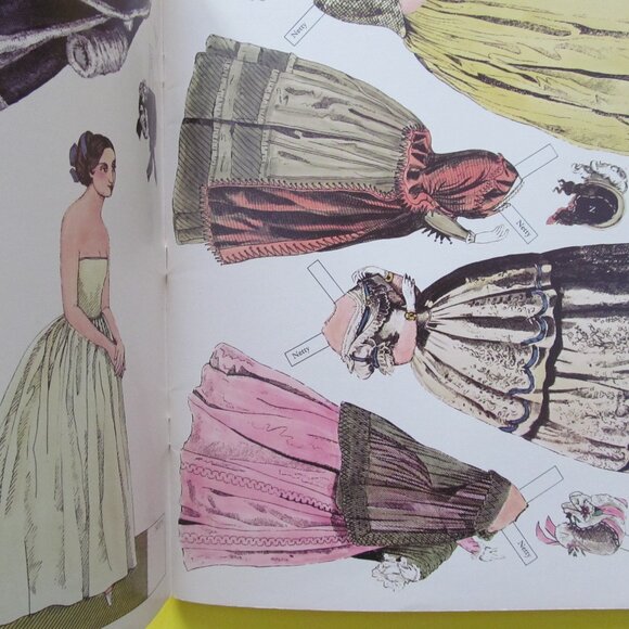 Fashion Paper dolls book - Picture 7 of 9